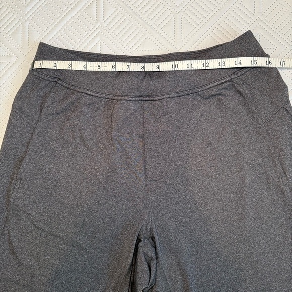 Lululemon Mens Shorts Size L Heathered Dark Gray - Picture 5 of 7